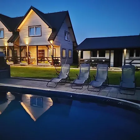 Comfortable Homes, Swimming Pool, Holiday home