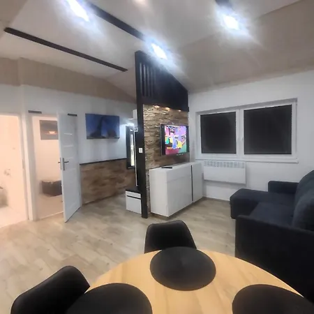 Comfortable Homes, Swimming Pool, Holiday home